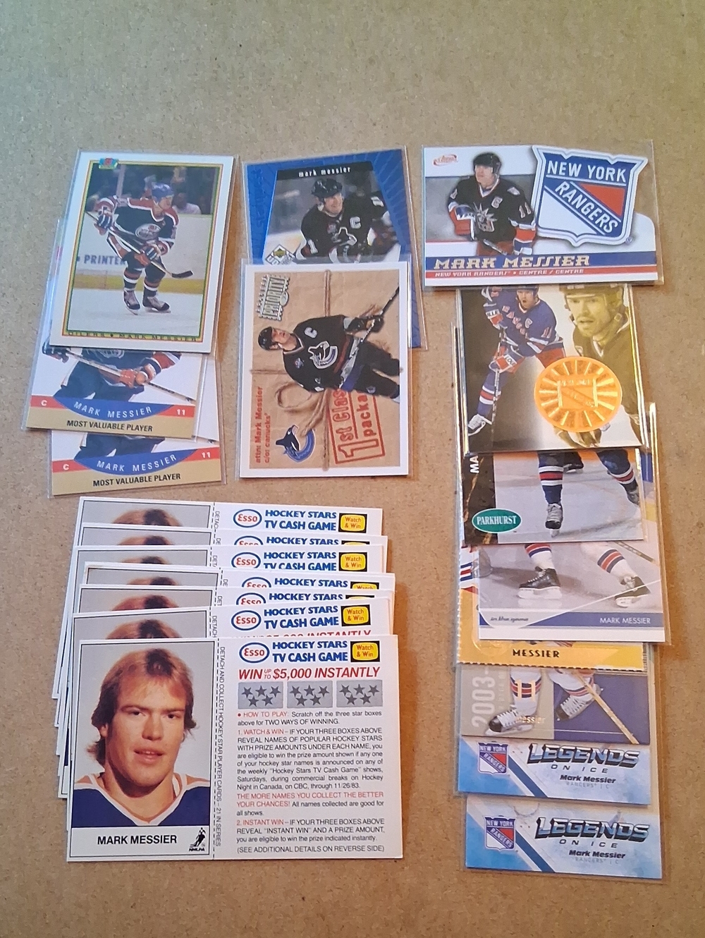 Mark Messier Hockey Card Lot - Blue & White
